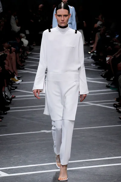 Look 28